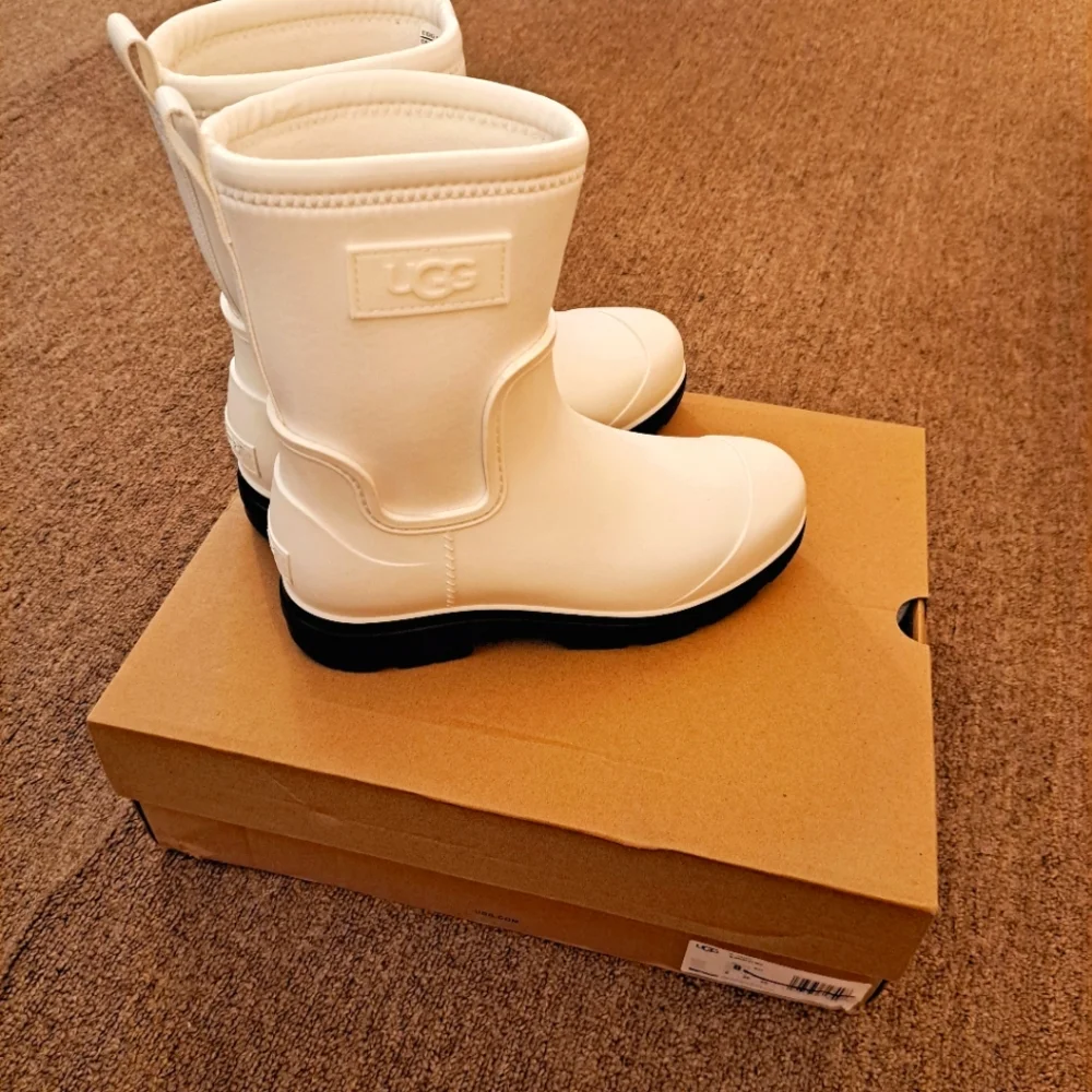 UGG® Women's  Droplet Mid Insulated All Weather Waterproof Boots in White Size